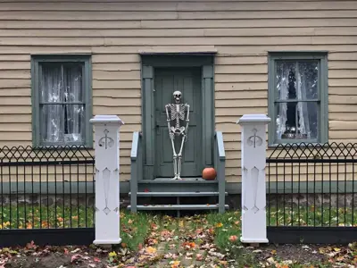 Prop skeleton in front of Museum building